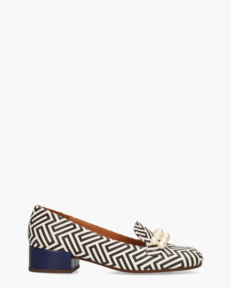 Chie Mihara Idako, instappers & loafers voor dames in zwart/off-white