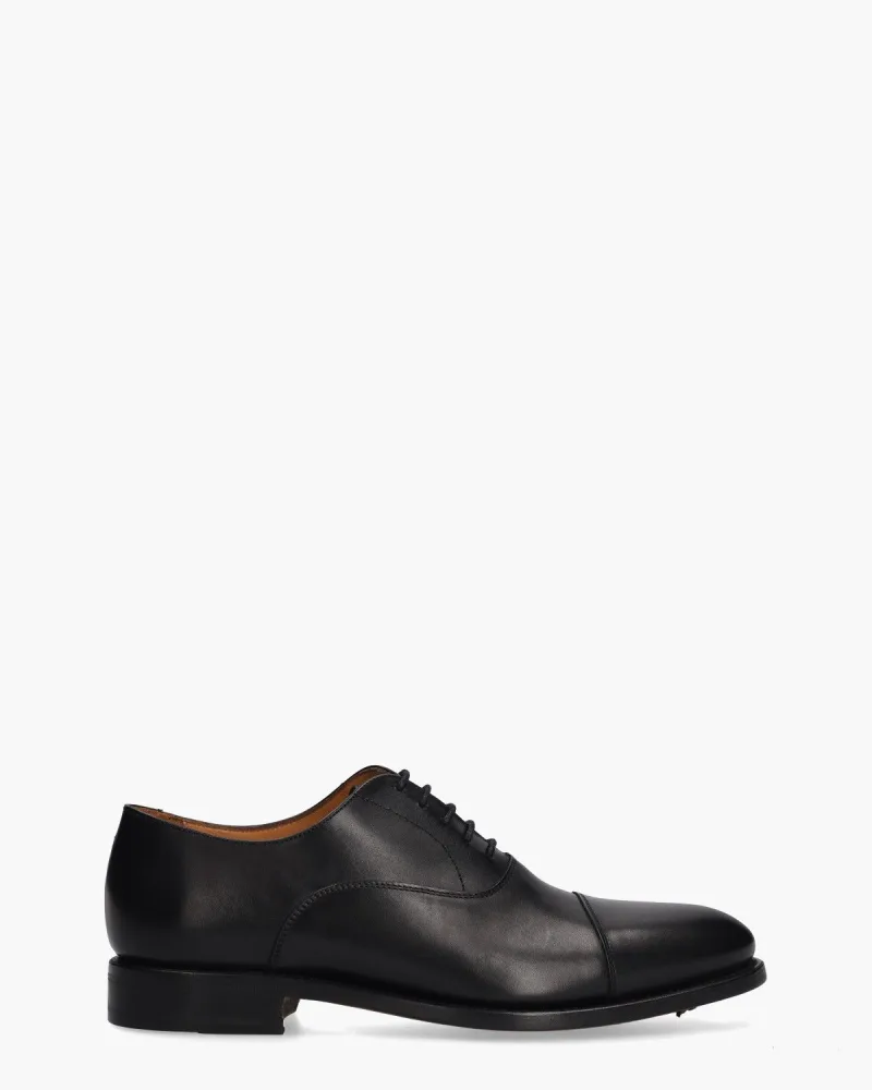 Berwick 3010-K1, veterschoenen voor heren in zwart